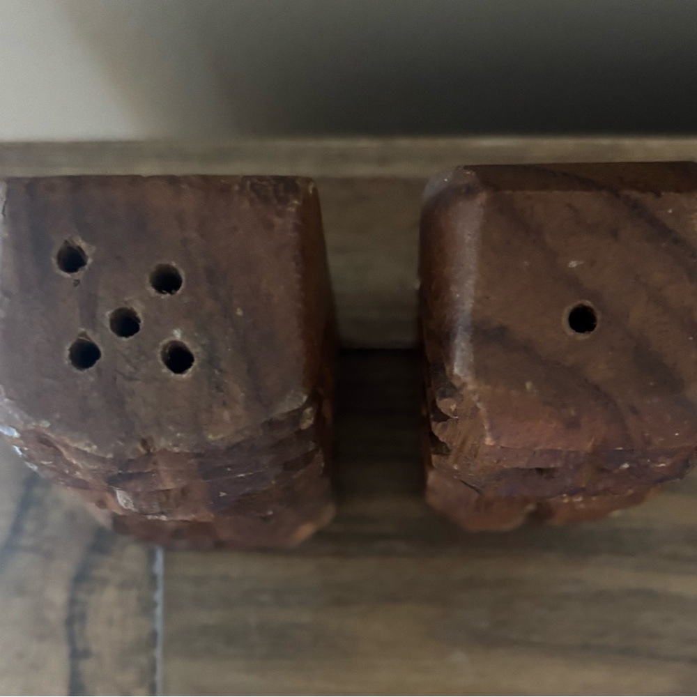 Vintage Wooden Carved Tiki Salt & Pepper Shakers UNUSED - Picture 5 of 11